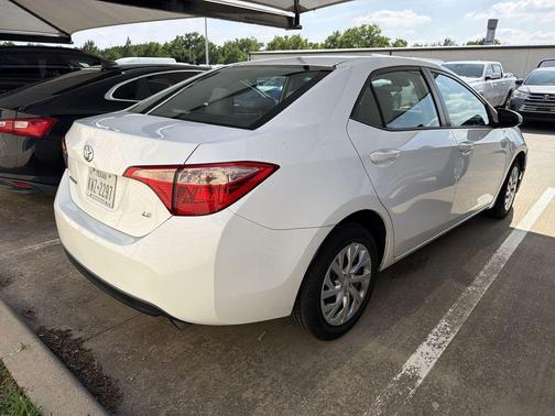 Super White 2018 Toyota Corolla LE