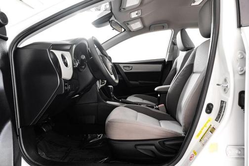 Super White 2018 Toyota Corolla LE