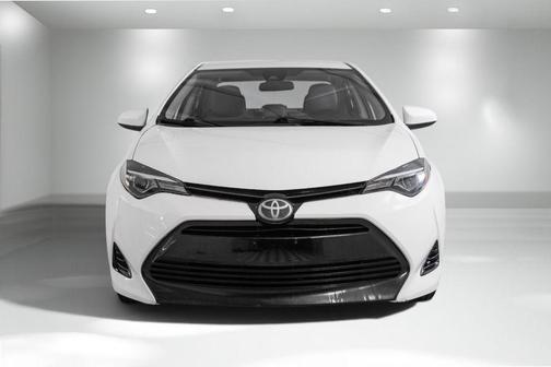 Super White 2018 Toyota Corolla LE