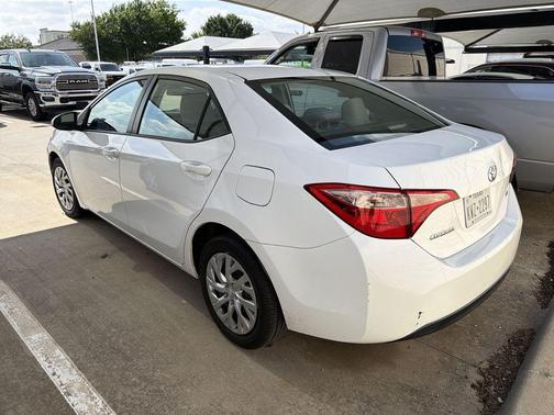 Super White 2018 Toyota Corolla LE