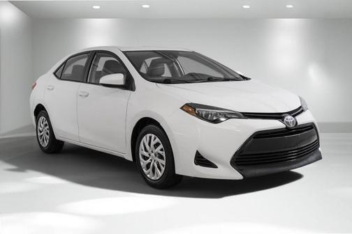 Super White 2018 Toyota Corolla LE