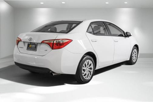 Super White 2018 Toyota Corolla LE