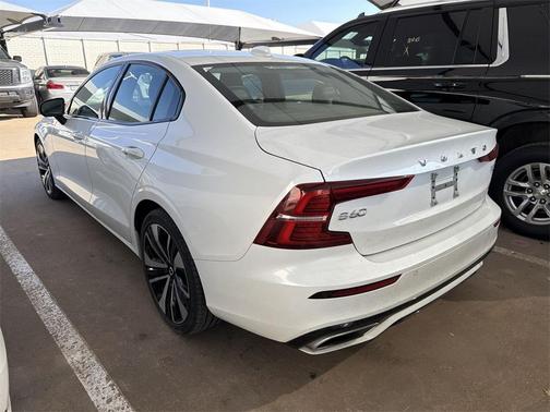 2022 Volvo S60 T5 Momentum