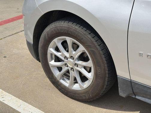 Silver Ice Metallic 2018 Chevrolet Equinox LT