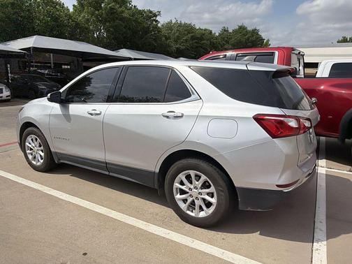 Silver Ice Metallic 2018 Chevrolet Equinox LT
