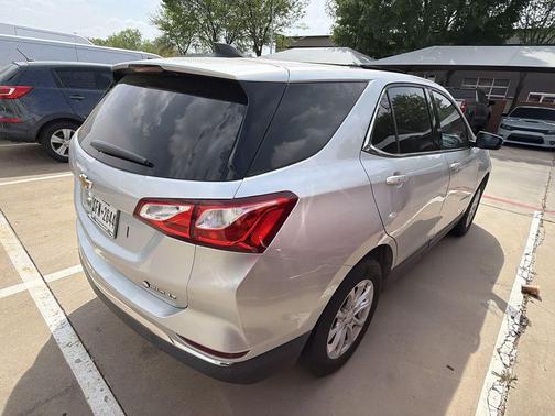 Silver Ice Metallic 2018 Chevrolet Equinox LT