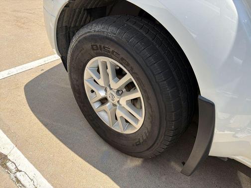 Glacier White 2020 Nissan Frontier SV