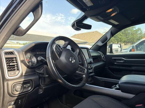 Diamond Black Crystal Pearlcoat 2019 RAM 1500 Big Horn