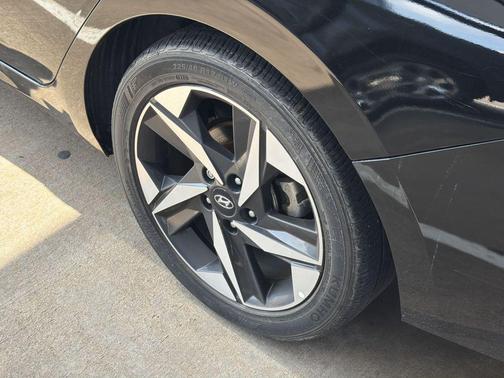 Onyx Black 2023 Hyundai ELANTRA Limited