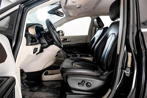 2020 Chrysler Voyager LXI