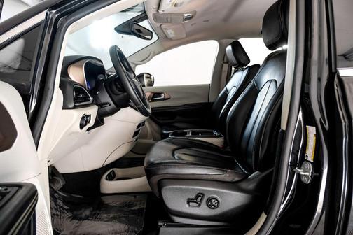 2020 Chrysler Voyager LXI