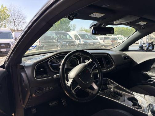 Pitch Black Clearcoat 2018 Dodge Challenger SXT
