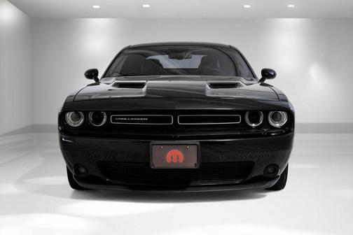 Pitch Black Clearcoat 2018 Dodge Challenger SXT