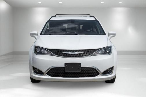 Bright White Clearcoat 2017 Chrysler Pacifica Touring-L