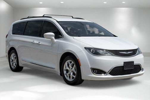 Bright White Clearcoat 2017 Chrysler Pacifica Touring-L