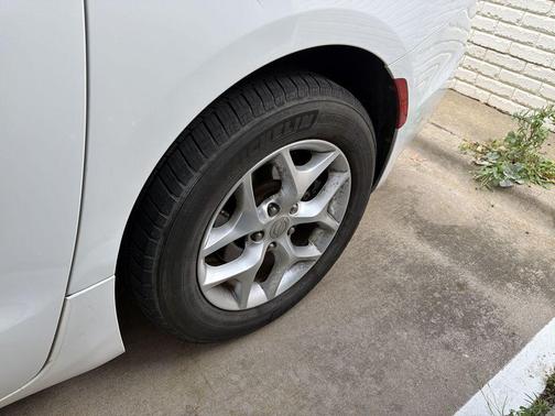 Bright White Clearcoat 2017 Chrysler Pacifica Touring-L