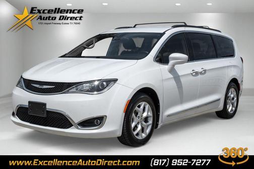 Bright White Clearcoat 2017 Chrysler Pacifica Touring-L