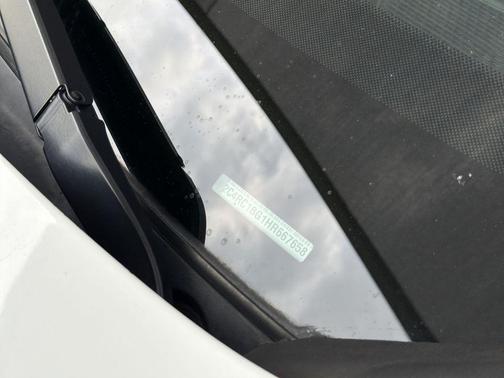 Bright White Clearcoat 2017 Chrysler Pacifica Touring-L