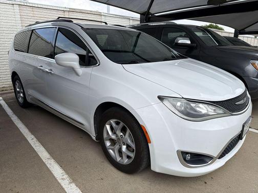 Bright White Clearcoat 2017 Chrysler Pacifica Touring-L