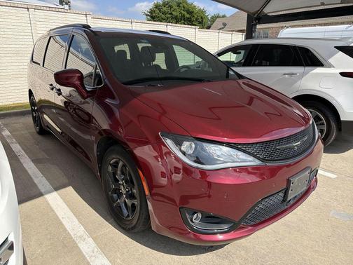 Velvet Red Pearlcoat 2018 Chrysler Pacifica Touring-L Plus