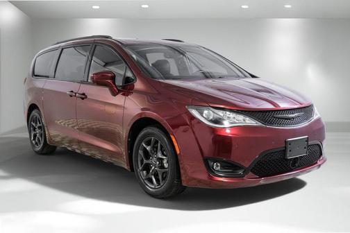 Velvet Red Pearlcoat 2018 Chrysler Pacifica Touring-L Plus