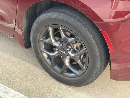 Velvet Red Pearlcoat 2018 Chrysler Pacifica Touring-L Plus