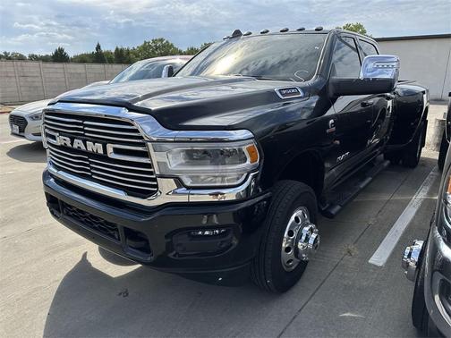 2024 RAM 3500 Laramie Crew Cab 4x4 8' Box