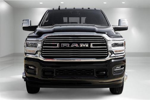 2024 RAM 3500 Laramie Crew Cab 4x4 8' Box
