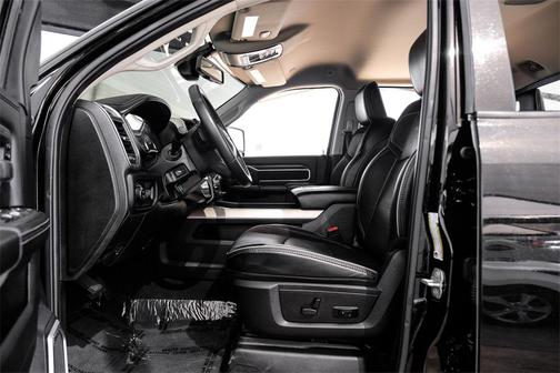 2024 RAM 3500 Laramie Crew Cab 4x4 8' Box
