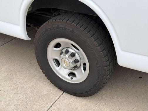 Summit White 2021 Chevrolet Express 3500 RWD 3500 Regular Wheelbase WT