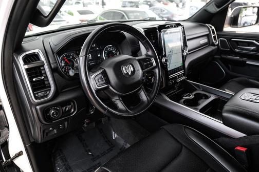 Ivory White Tri-Coat Pearlcoat 2022 RAM 1500 Laramie