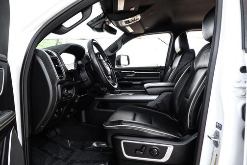 Ivory White Tri-Coat Pearlcoat 2022 RAM 1500 Laramie