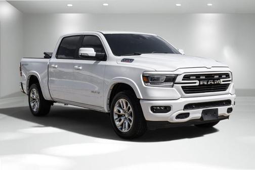 Ivory White Tri-Coat Pearlcoat 2022 RAM 1500 Laramie