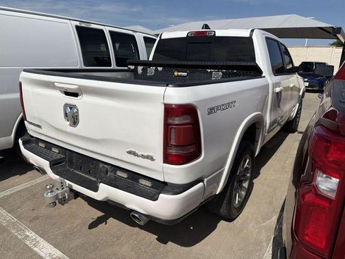 Ivory White Tri-Coat Pearlcoat 2022 RAM 1500 Laramie