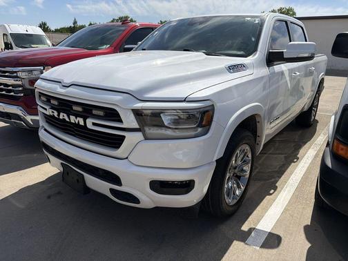 Ivory White Tri-Coat Pearlcoat 2022 RAM 1500 Laramie