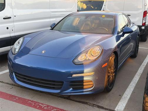 2016 Porsche Panamera Edition