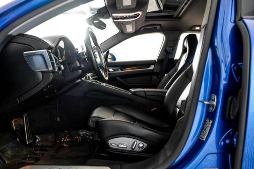 2016 Porsche Panamera Edition