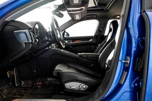 2016 Porsche Panamera Edition