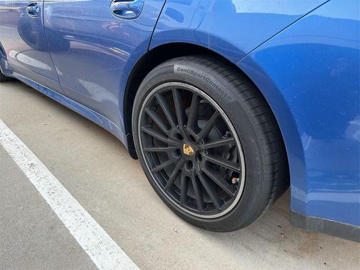 2016 Porsche Panamera Edition