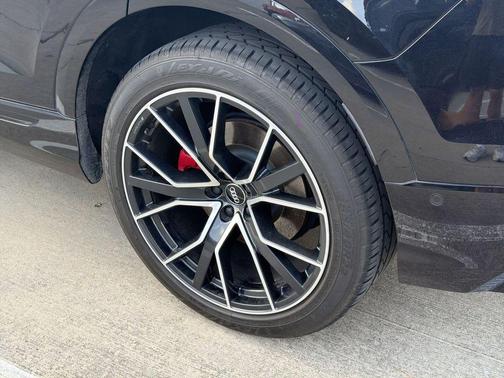 Orca Black Metallic 2019 Audi Q8 3.0T Premium