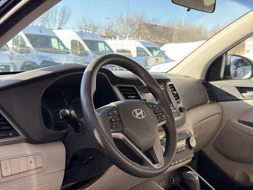 2017 Hyundai TUCSON SE