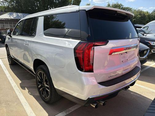 White Frost Tricoat 2022 GMC Yukon XL Denali