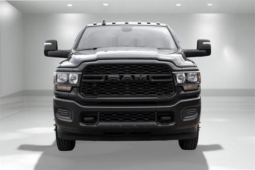 2023 RAM 3500 Tradesman Crew Cab 4x4 8' Box