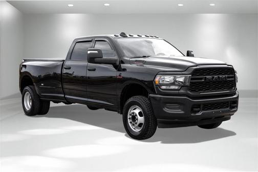 2023 RAM 3500 Tradesman Crew Cab 4x4 8' Box