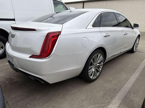 Crystal White Tricoat 2018 Cadillac XTS Platinum
