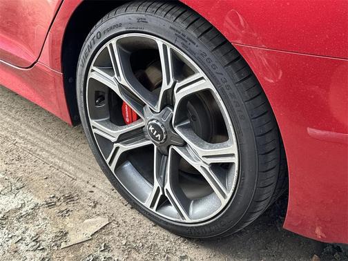 2021 Kia Stinger GT1
