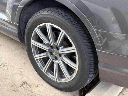 Gray 2018 Audi Q7 2.0T Premium Plus