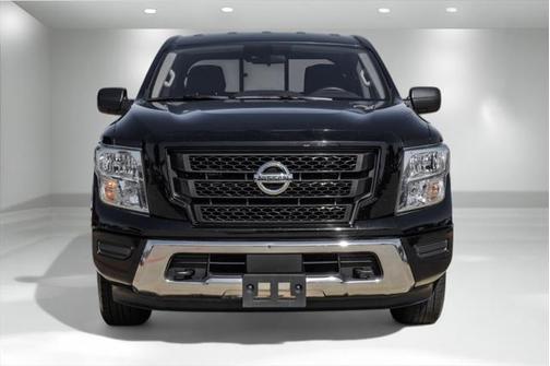 2022 Nissan Titan SV