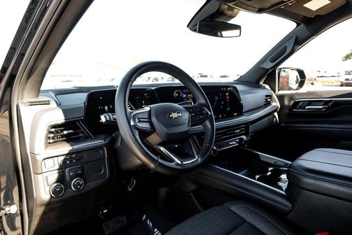 2025 Chevrolet Suburban LS