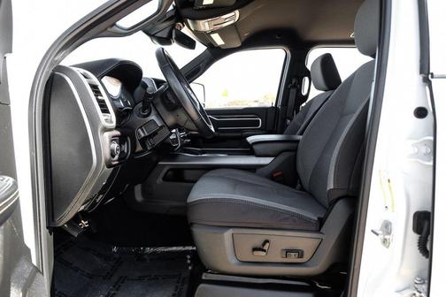 2024 RAM 3500 Big Horn Crew Cab 4x4 8' Box